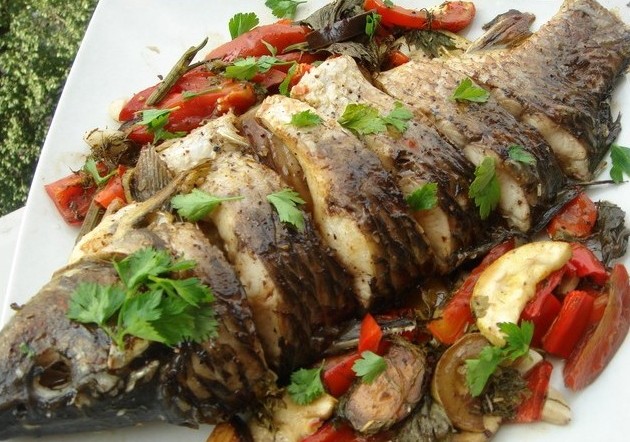 Запеченная рыба с овощами